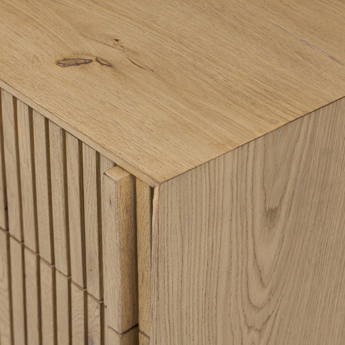 Leo Nightstand