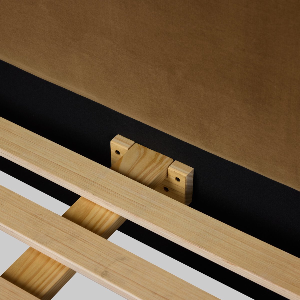 Quincy Bed - Surrey Ochre - Queen - 235838-009_7